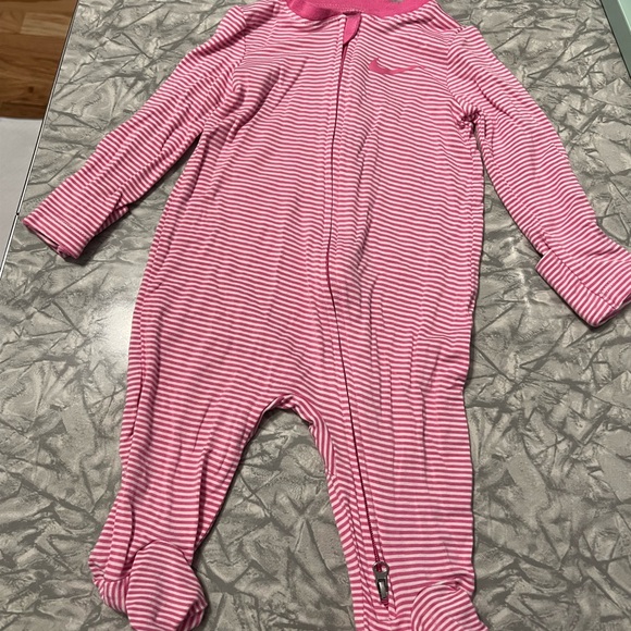 Nike Baby 0-3 Pink Set - Picture 2 of 9